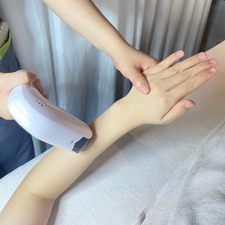 Top 10 Cách Triệt Lông Ngón Tay Hiệu Quả & An Toàn Cho Da Tay – Gợi Ý Từ LiA Spa